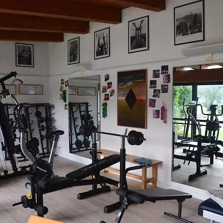 Sleeps 10 With Pool Air Con And Wifi Toscella