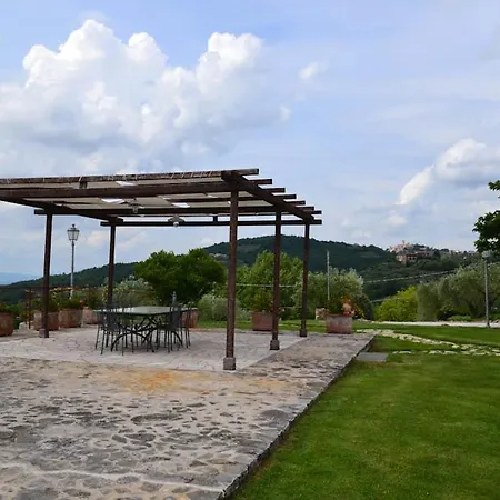 Sleeps 10 With Pool Air Con And Wifi Toscella