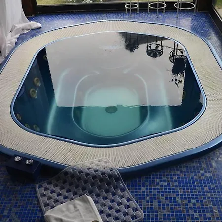 Βίλα Sleeps 10 With Pool Air Con And Wifi