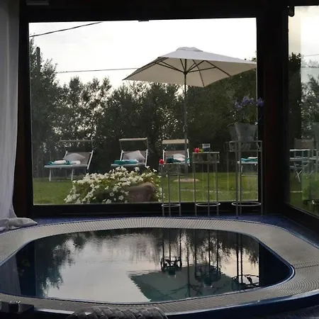 Sleeps 10 With Pool Air Con And Wifi